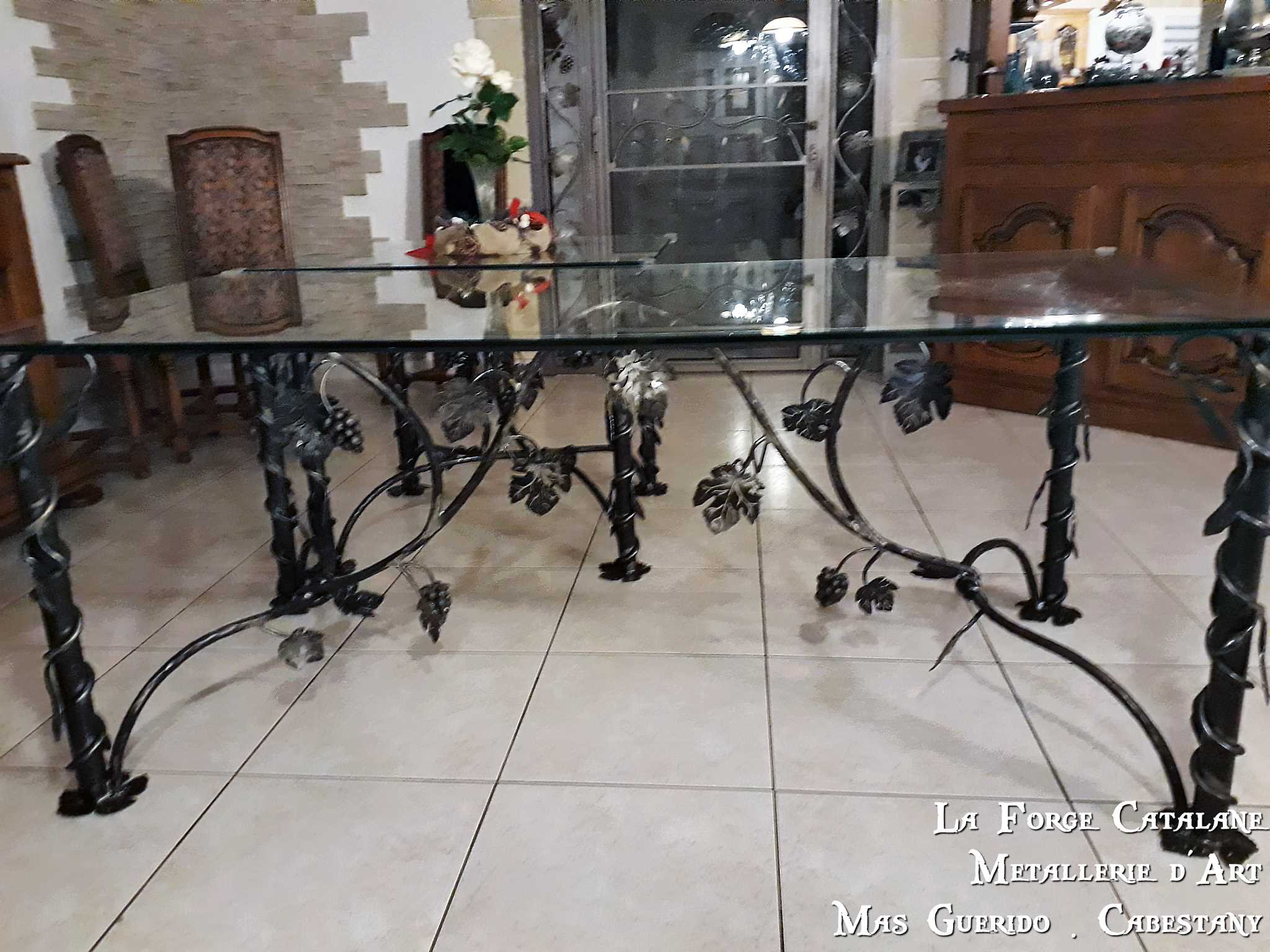 Table inspiration vigne travail chaud forge (3)  forge catalane.jpg